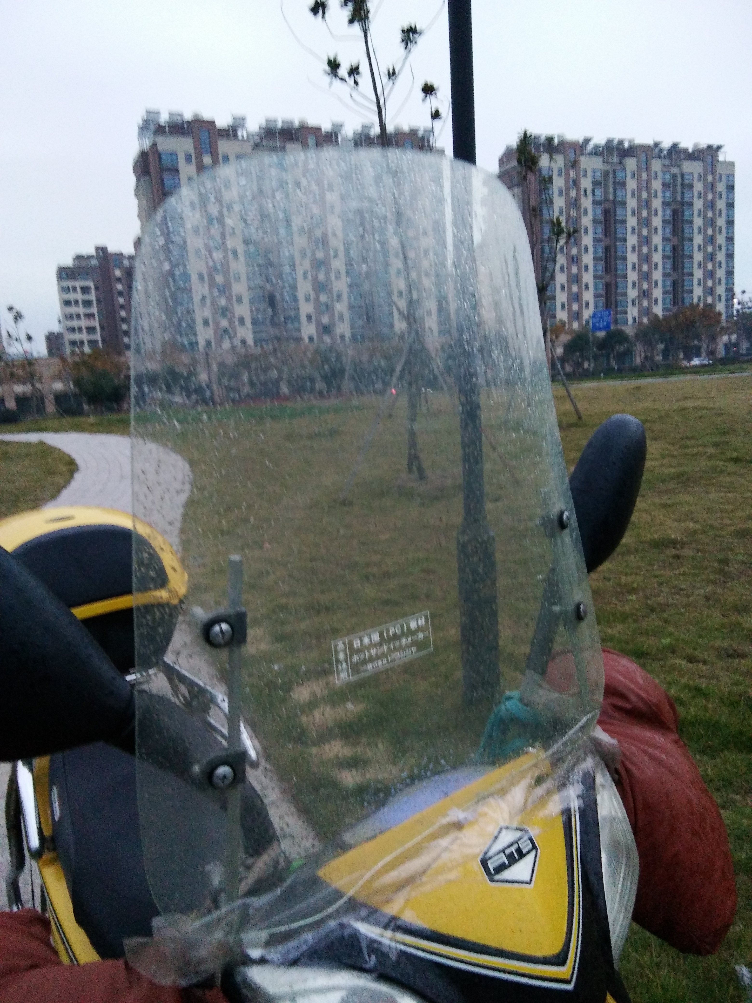 摩托車前擋風(fēng)扳踏板電動(dòng)車擋風(fēng)玻璃 摩托車前擋風(fēng)玻璃