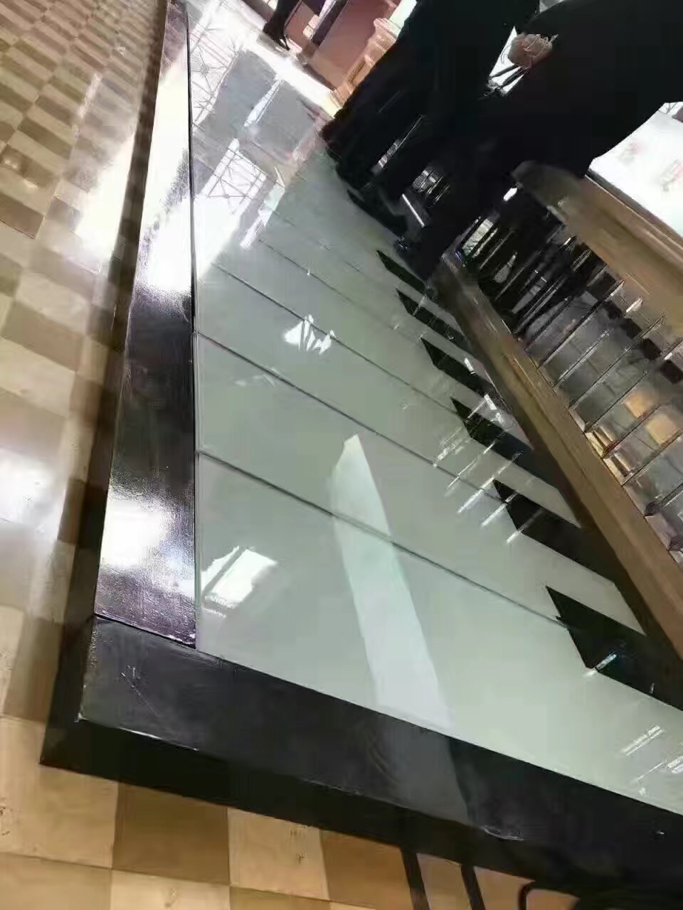 地板鋼琴出租音符魔法地面鋼琴租賃