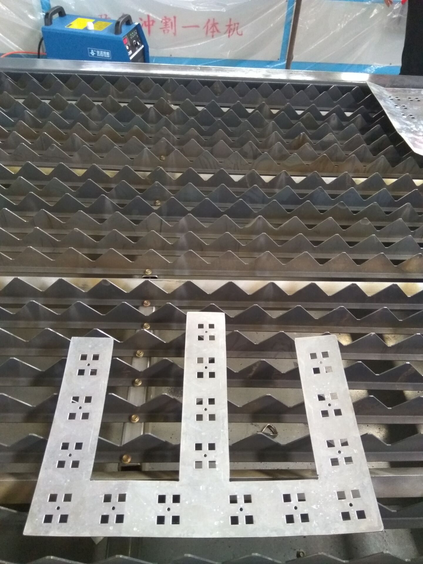 廣告字沖割一體機(jī)高亮字沖切一體機(jī)廠(chǎng)家直銷(xiāo)15634107716