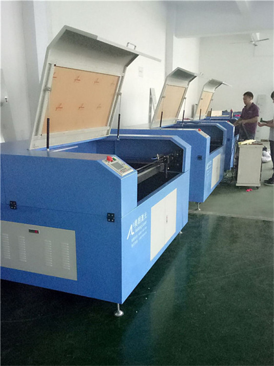 亞克力激光切割機(jī)、廣告雕刻激光機(jī)2017熱銷品