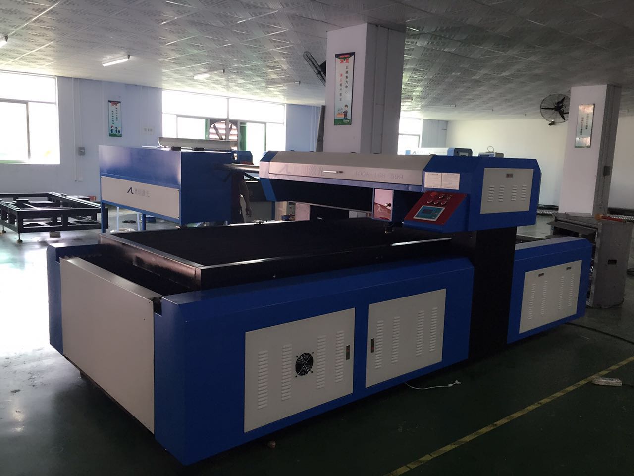 2017年熱銷各省AL1224中纖板 歐松板激光切割機(jī) 亞克力 木板激光刀模機(jī) 中纖板歐松板激光切割機(jī)