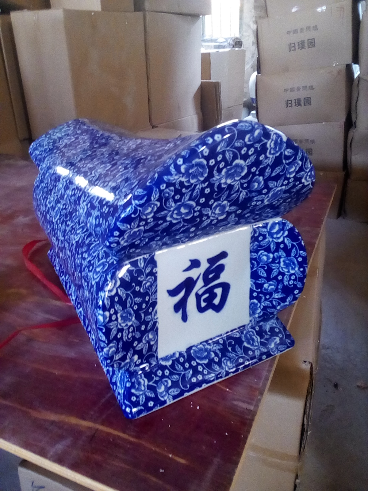 景德鎮(zhèn)廠家直銷陶瓷青花骨灰盒