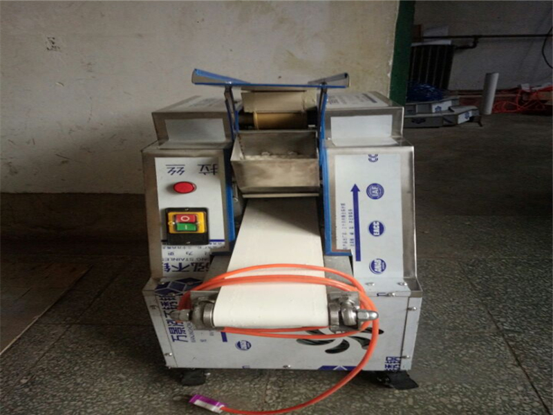 餃子皮機(jī) 小型搟餃子皮機(jī)械 /手工餃子皮生產(chǎn)設(shè)備