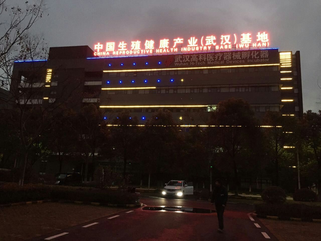 發(fā)光字，廣告字，墻體字，發(fā)光字廣告牌，發(fā)光字價格 武漢發(fā)光字 武漢尚品行發(fā)光字