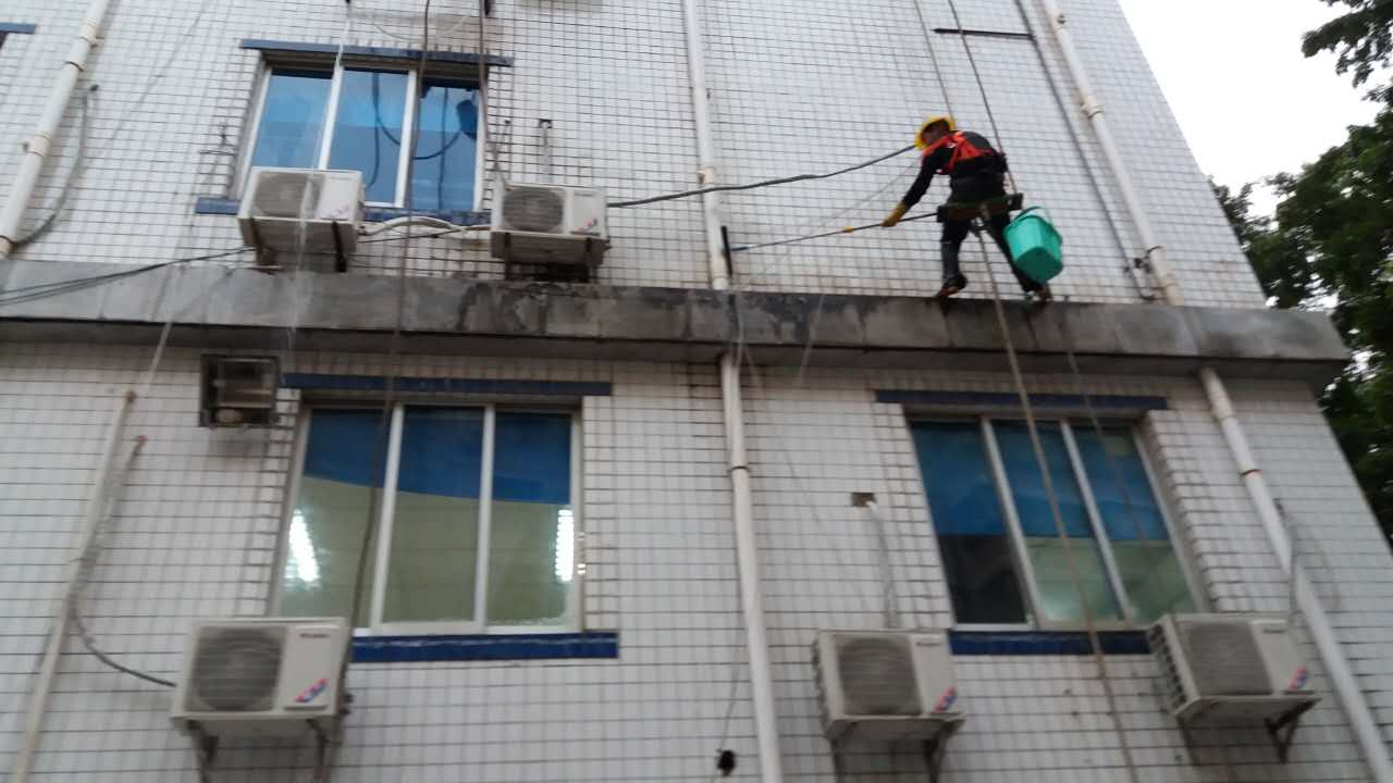 專業(yè)承接惠陽外墻清洗 惠陽外墻清洗報價咨詢電話