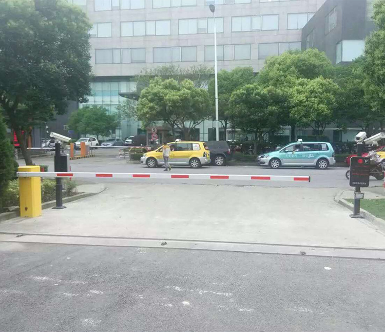 包頭車(chē)牌識(shí)別系統(tǒng)，藍(lán)牙道閘批量定制