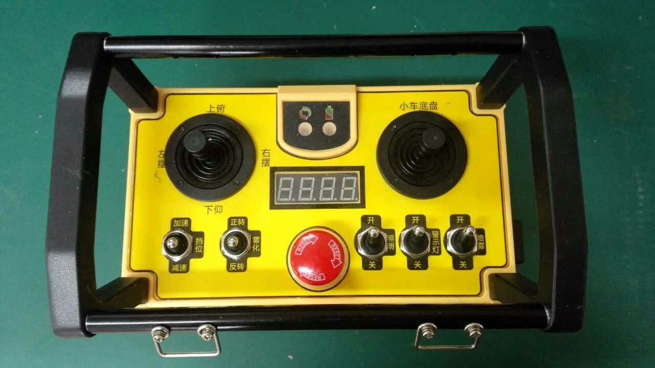 1500米履帶車無(wú)線遙控器