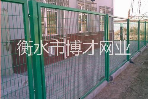 駐馬店圈地圍欄網(wǎng)報(bào)價(jià)、哪里有賣圈地圍欄網(wǎng)的廠家？圍欄網(wǎng)多錢一米？