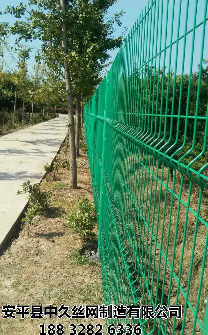 公路隔離柵廠家高速公路防護(hù)網(wǎng) 圈地圍欄網(wǎng)鋼絲網(wǎng)圍欄