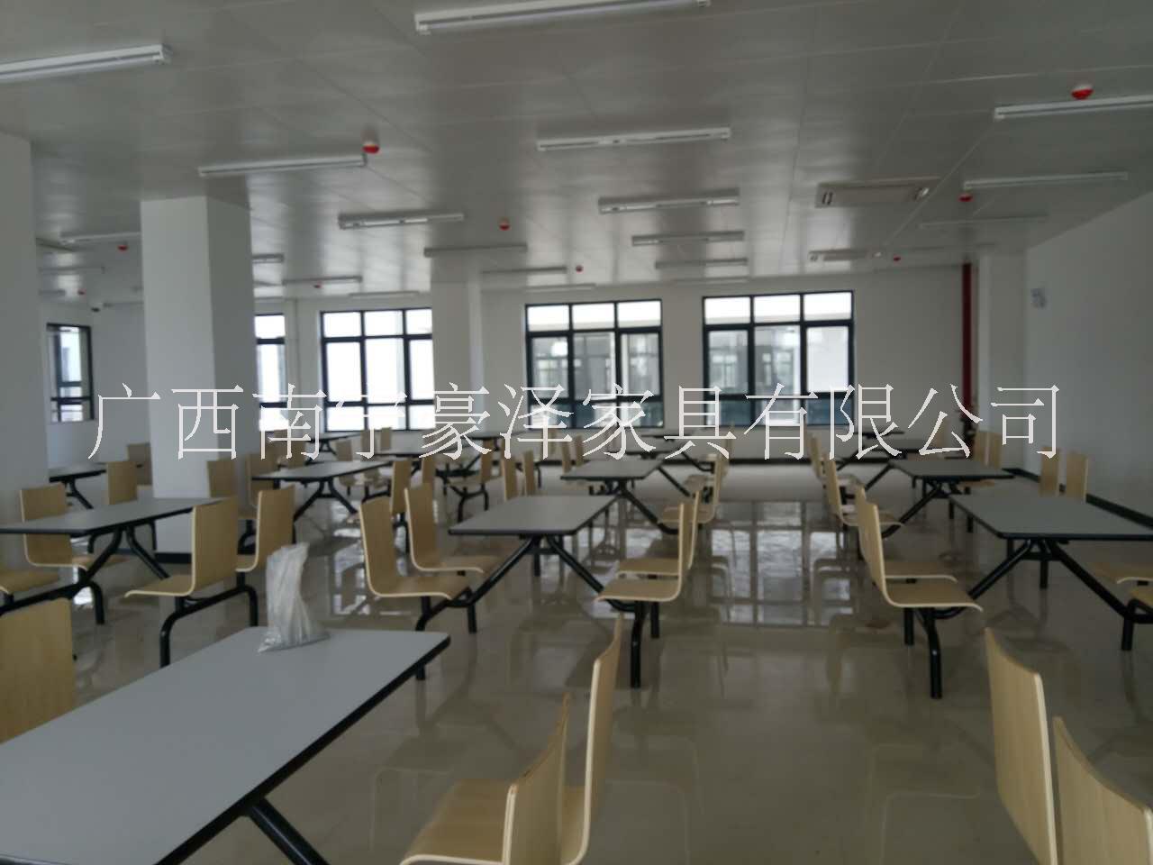 飯?zhí)貌蛷d用固定餐桌椅