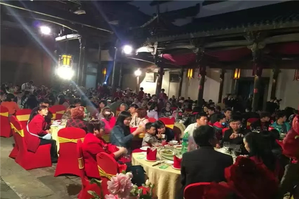 粵式大盆菜 深圳經(jīng)濟(jì)實(shí)惠年會(huì)餐