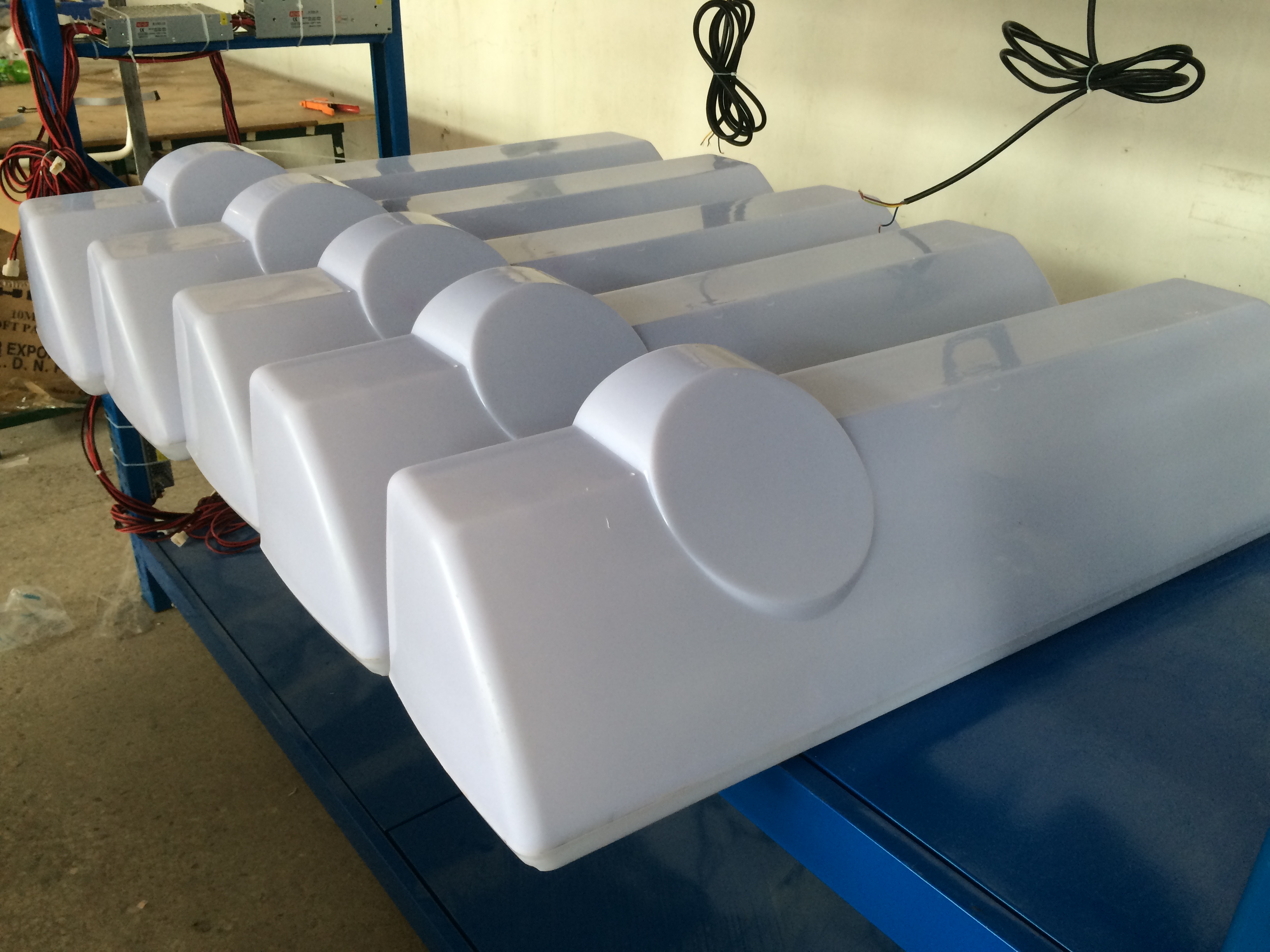 出租車LED頂燈電子屏車載LED廣告屏深圳出品