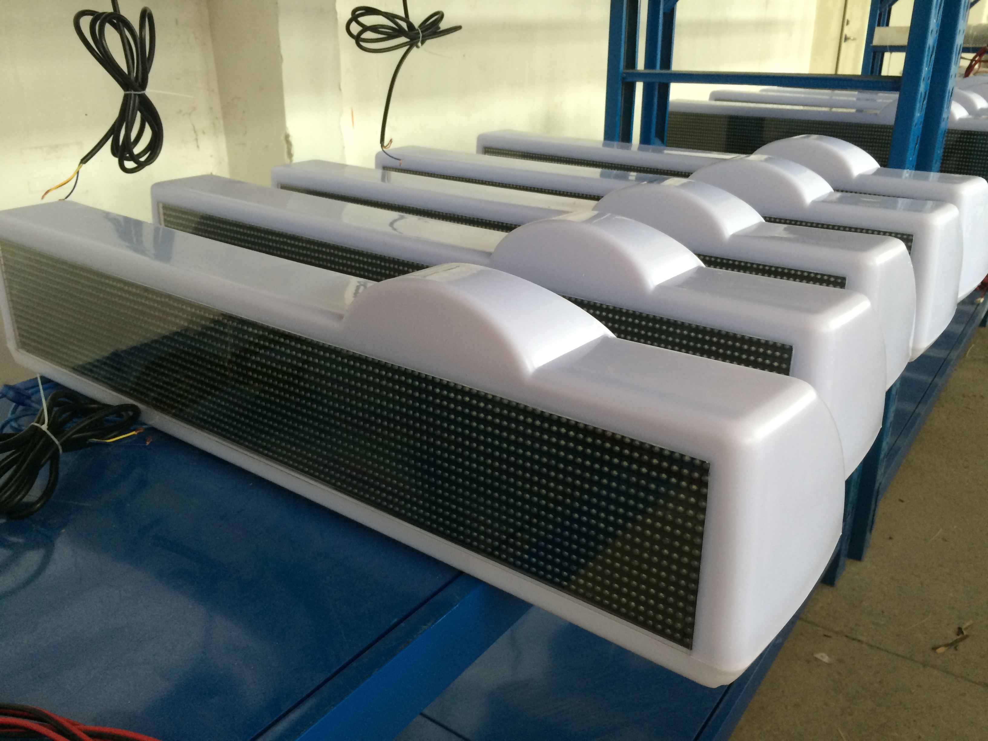 出租車LED頂燈電子屏車載LED廣告屏深圳出品