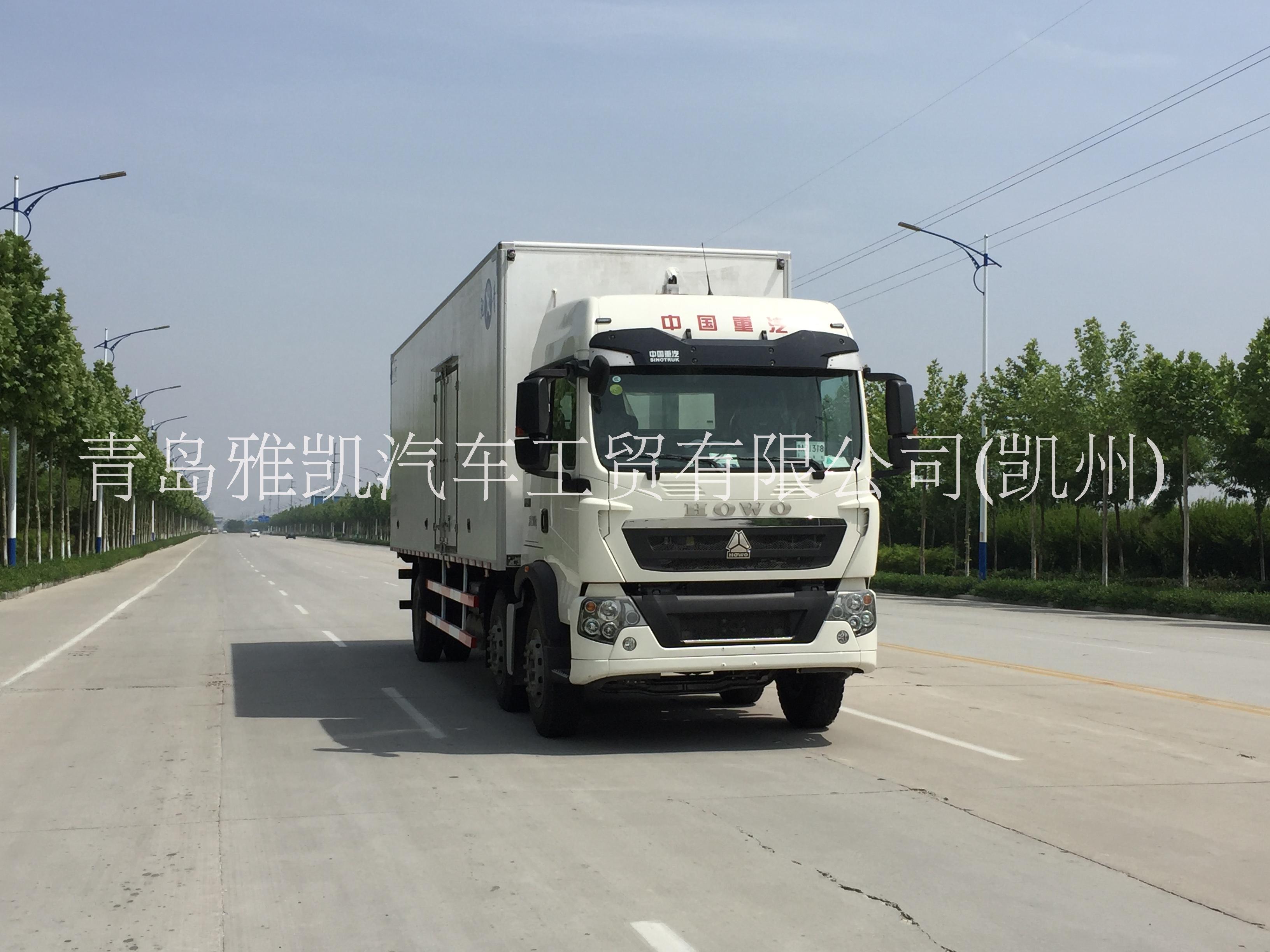 國五重汽6*2九米六冷藏車報價