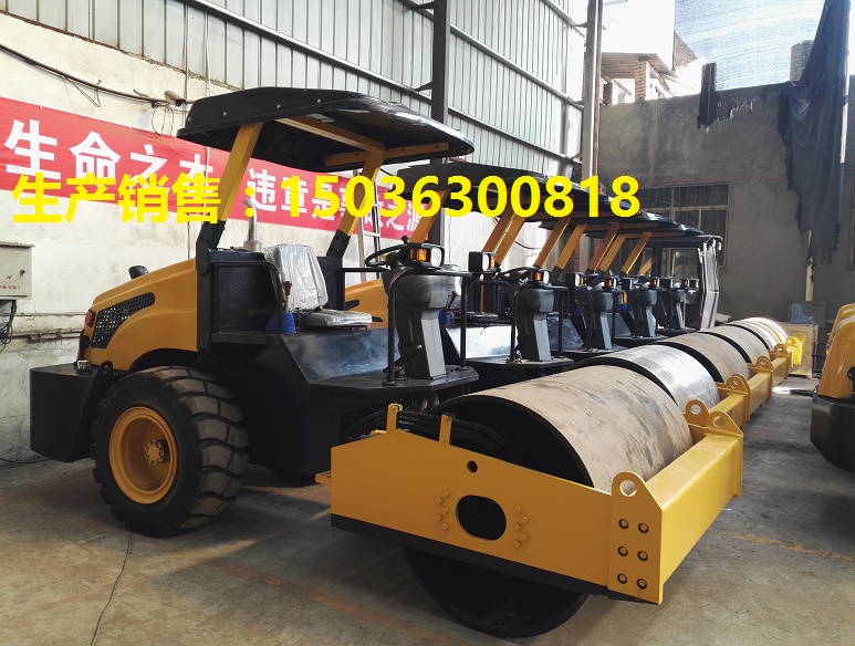 一拖洛陽 國機(jī)重工6噸壓路機(jī)