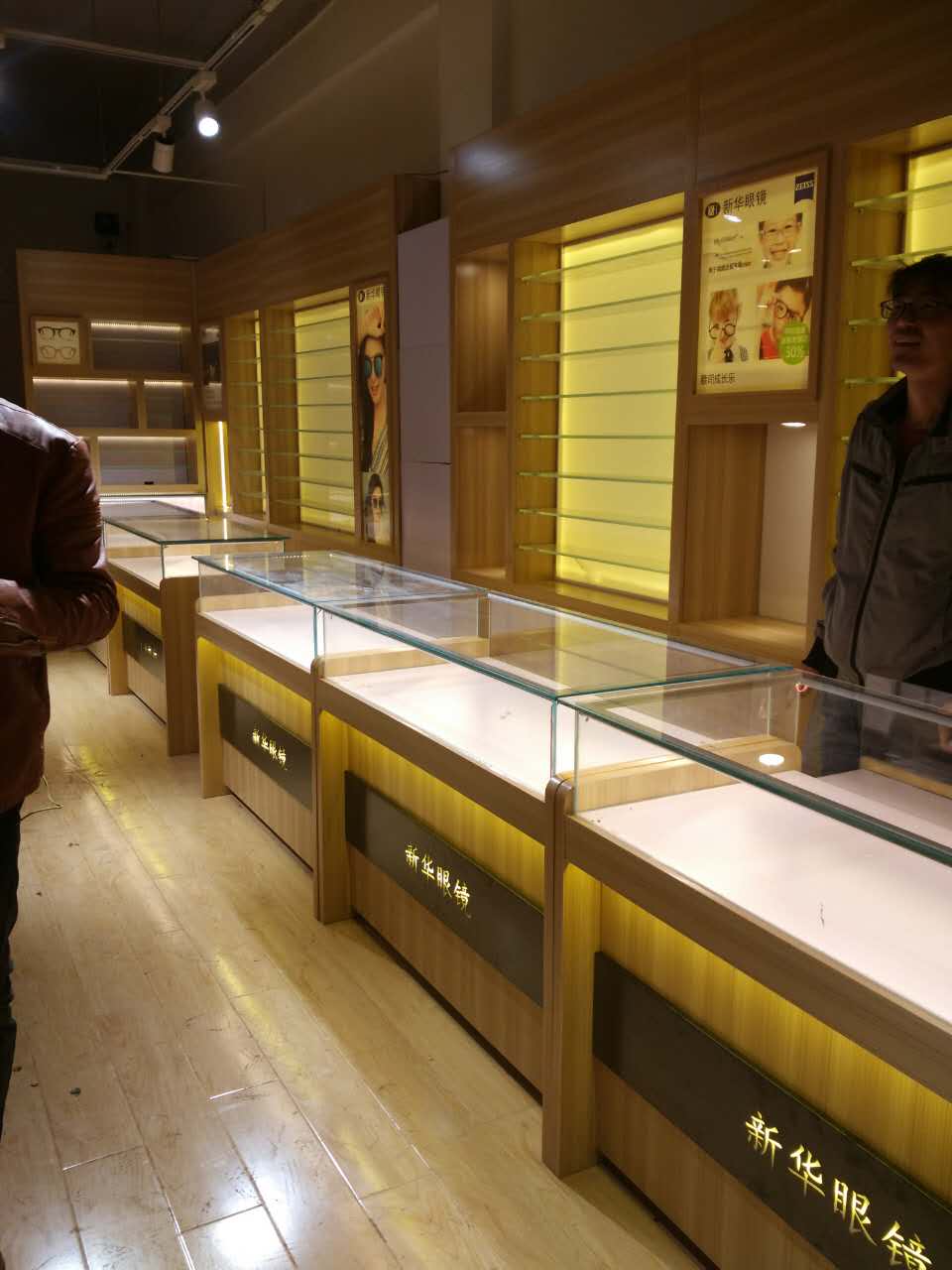 化妝品柜設計熱線電話 化妝品柜制作
