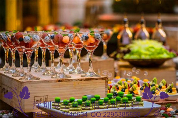 深圳龍華附近有上門承包自助餐宴會(huì)的餐飲公司嘛