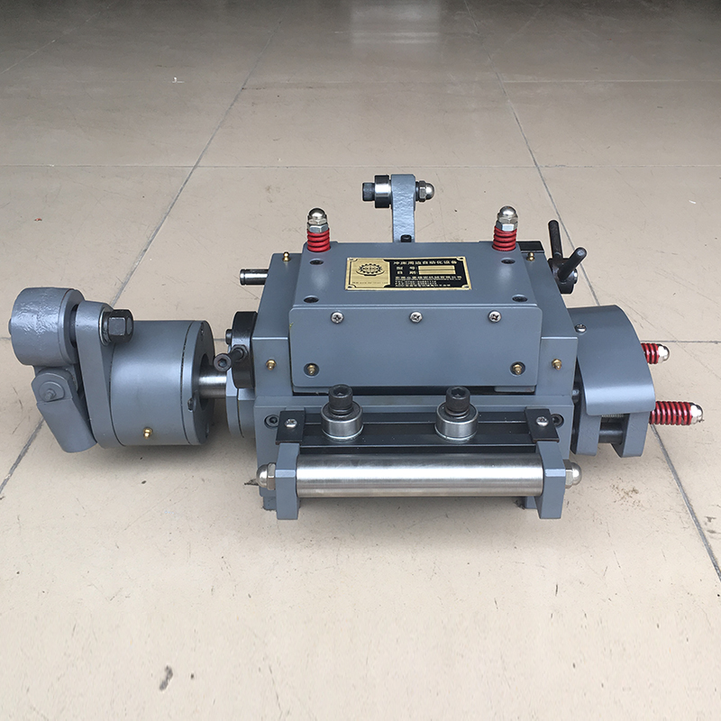 東莞立豪廠家直銷 沖床氣動送料機(jī) 立豪廠家直銷沖床高速滾輪送料機(jī)