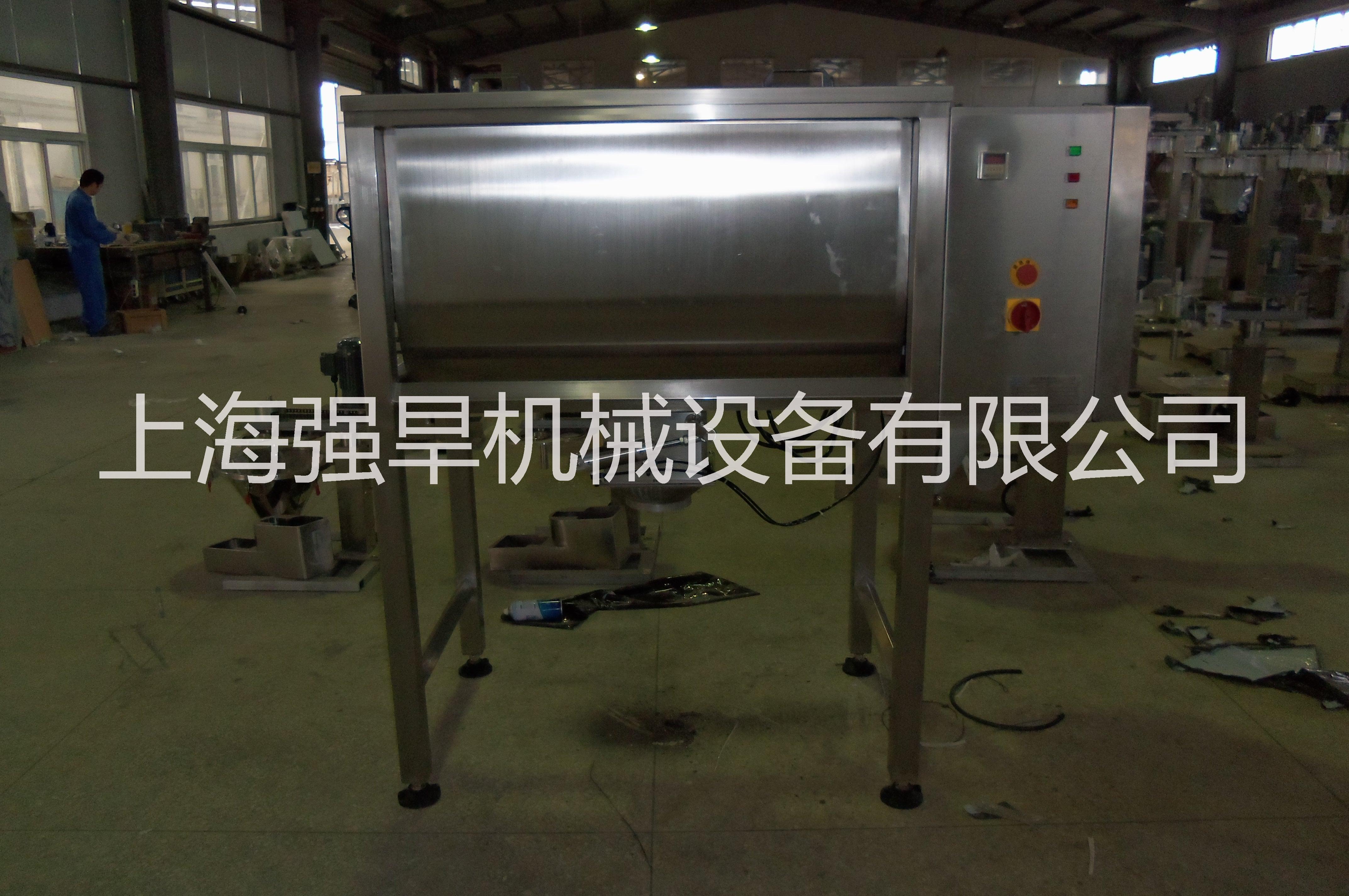 臥式螺帶混合機生產(chǎn)廠家，粉料混合均勻殘留少的混合機廠家，強旱機械