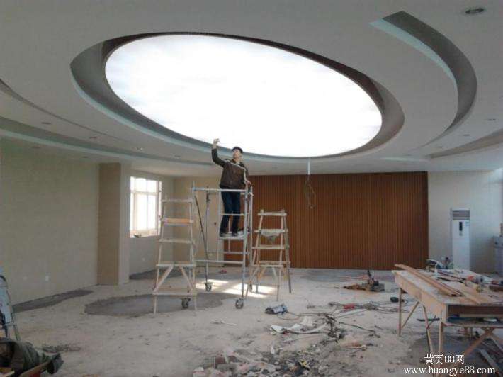 一色天白色透光膜天花裝飾、深圳裝飾工程、室內白色透光天花裝飾、