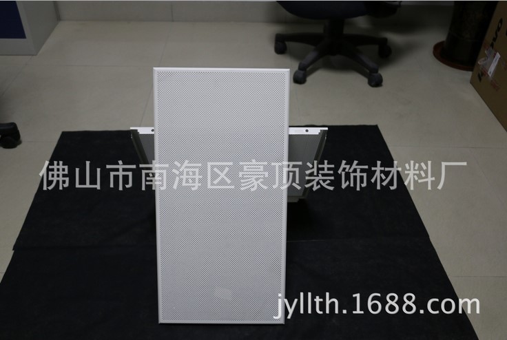 廠家直銷吊頂 300*600鋁扣板天花 平面沖孔鋁天花廠房吊頂造型