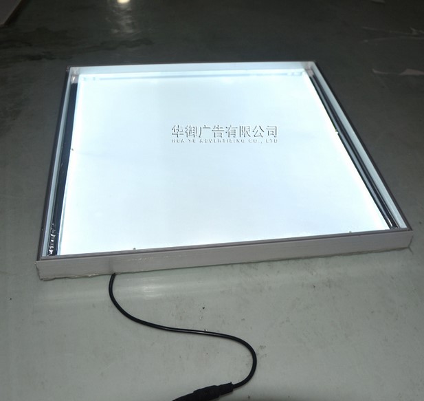 超薄燈箱*厚度2.8CM廠家定做彩妝美發(fā)店等用