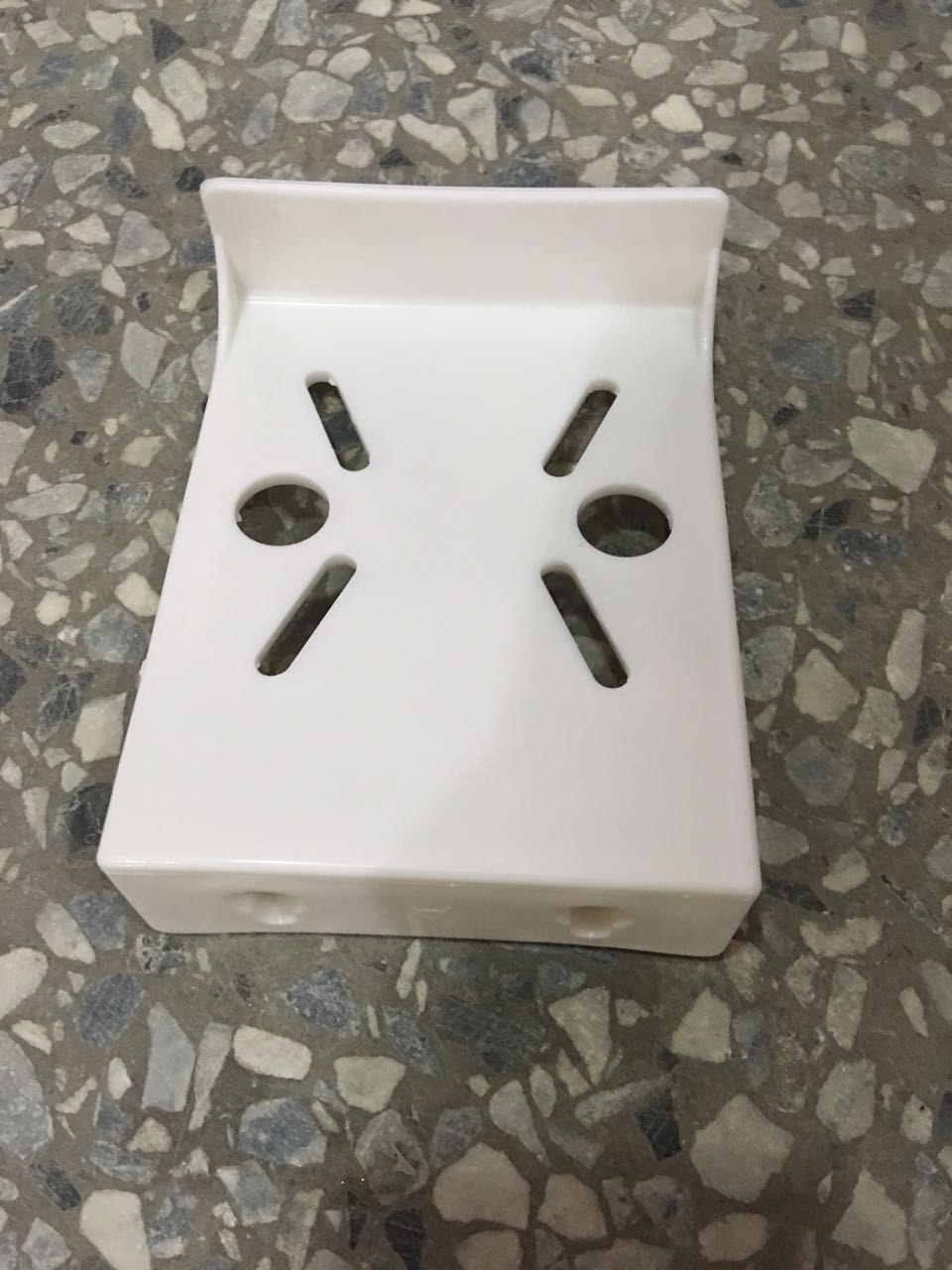 供應(yīng)單級凈水器塑料掛板，10寸通用單級濾瓶濾筒掛片吊片固定支架塑料片，一級前置過濾器掛板吊片凈水器配件