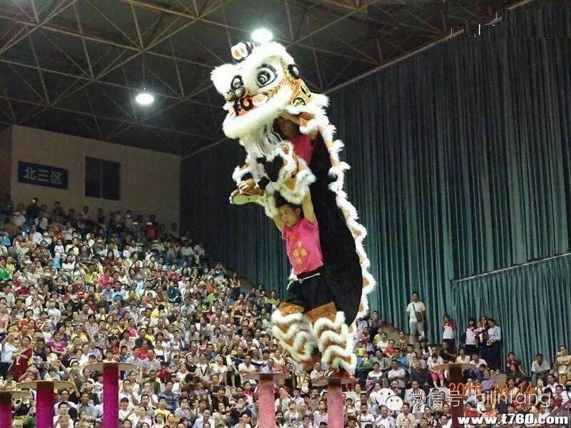 廣西藤縣禤洲醒獅團（深圳**）
