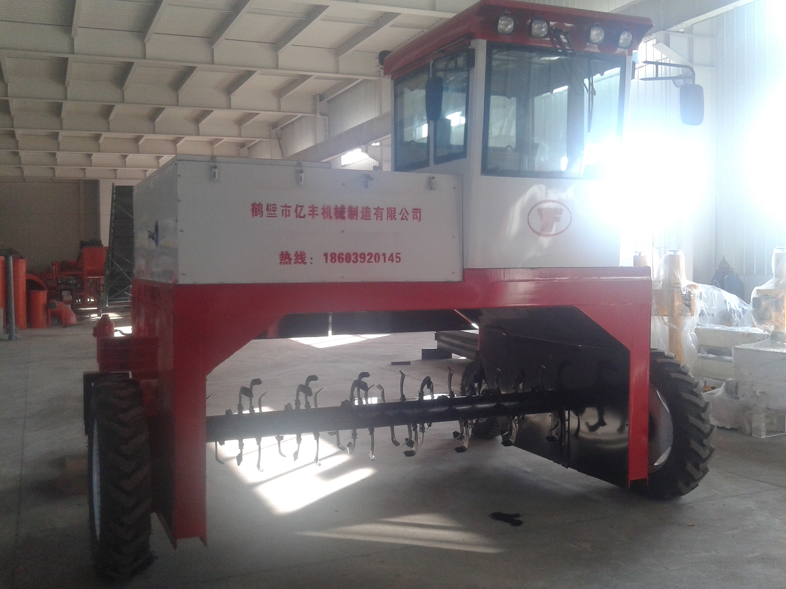 鶴壁禾盛 YFFD-2600機(jī)械履帶型翻堆機(jī)工藝*操作便捷