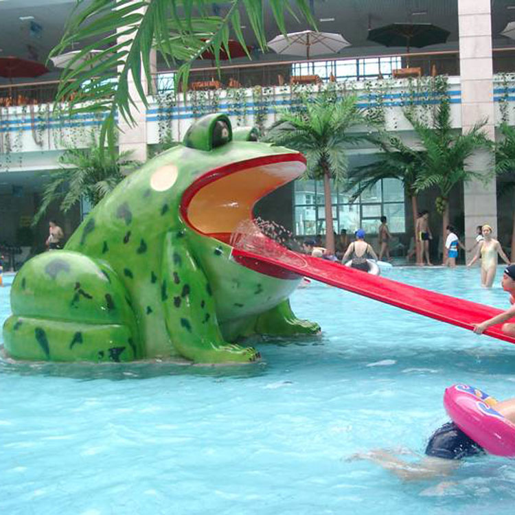 兒童戲水小品青蛙滑梯玻璃鋼噴水小品水上樂(lè)園設(shè)備廠家直銷