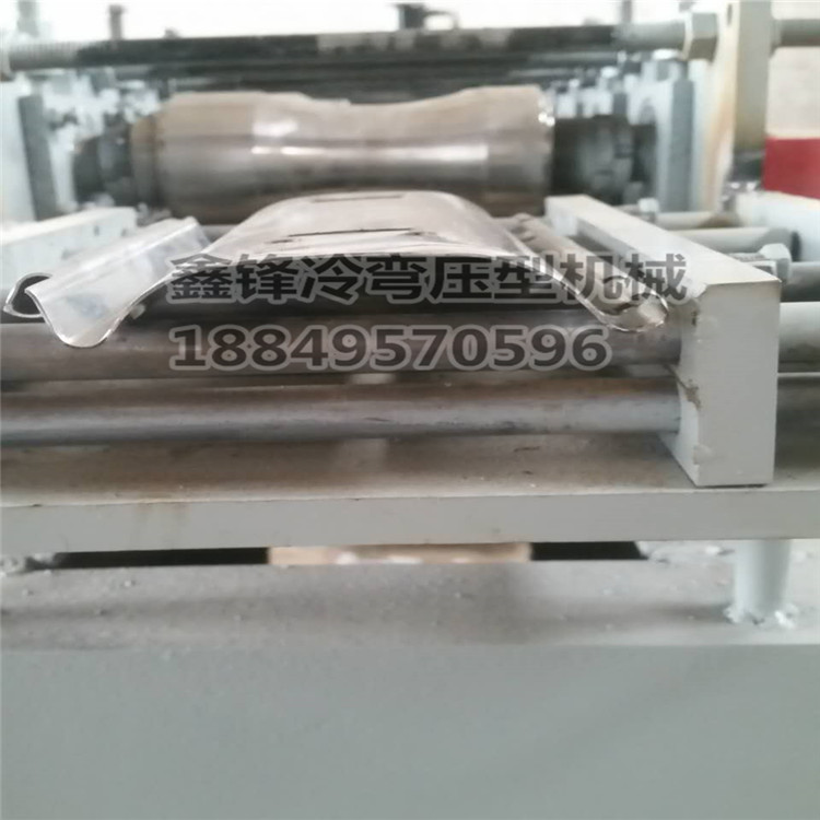 卷簾門設(shè)備廠家   卷簾門設(shè)備價(jià)格