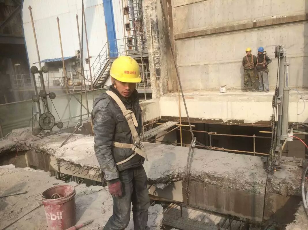 深圳哪里有鋼筋混凝土繩鋸切割|深圳鋼筋混凝土繩鋸切割優(yōu)惠價(jià)|勝宏