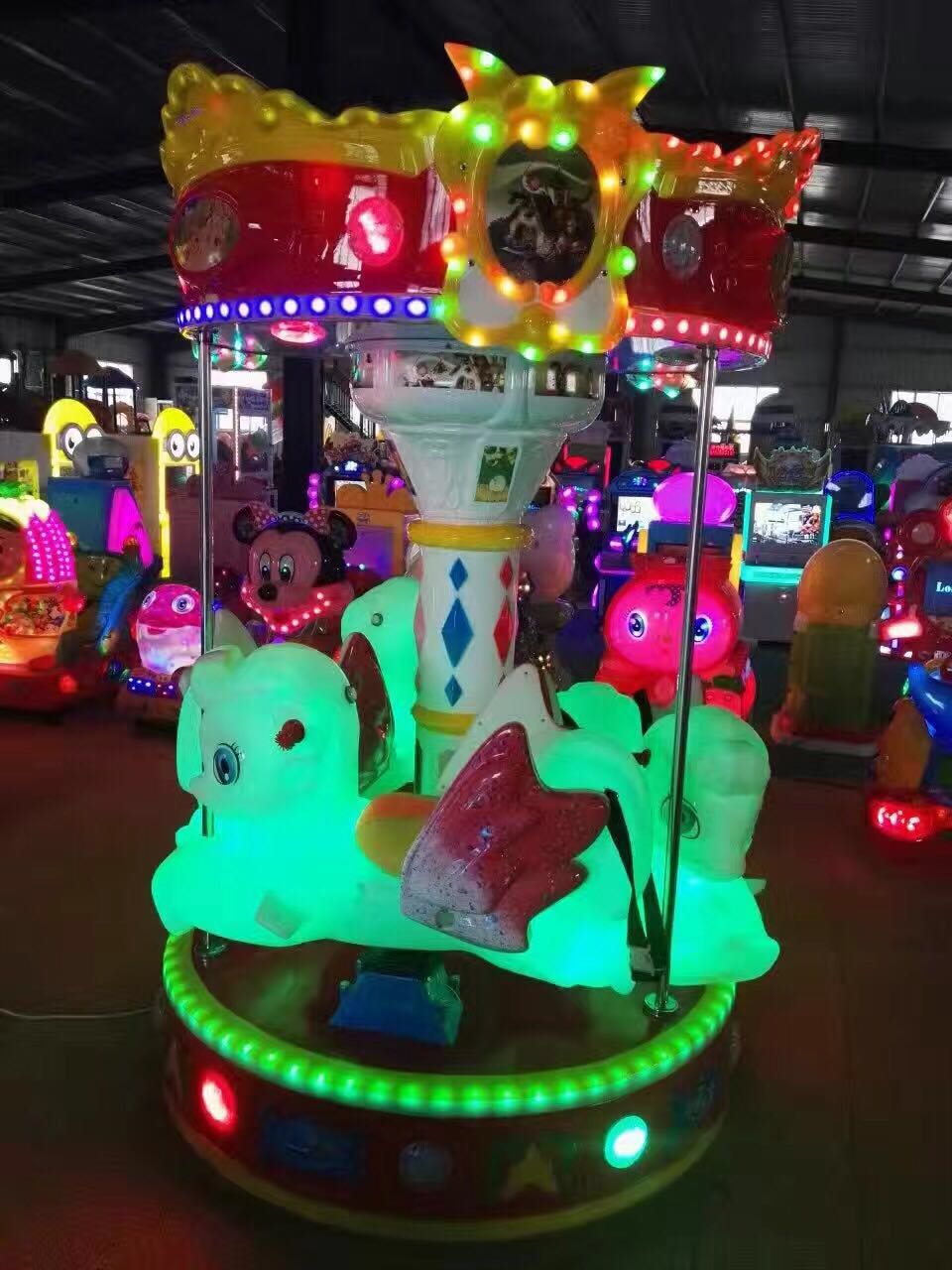 三座投幣式旋轉(zhuǎn)木馬方便移動(dòng)節(jié)省空間 旋轉(zhuǎn)木馬生產(chǎn)廠家