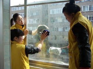 供應(yīng)南京建鄴區(qū)應(yīng)天大街家政保潔公司新舊房開荒保潔家庭打掃除專擦玻璃