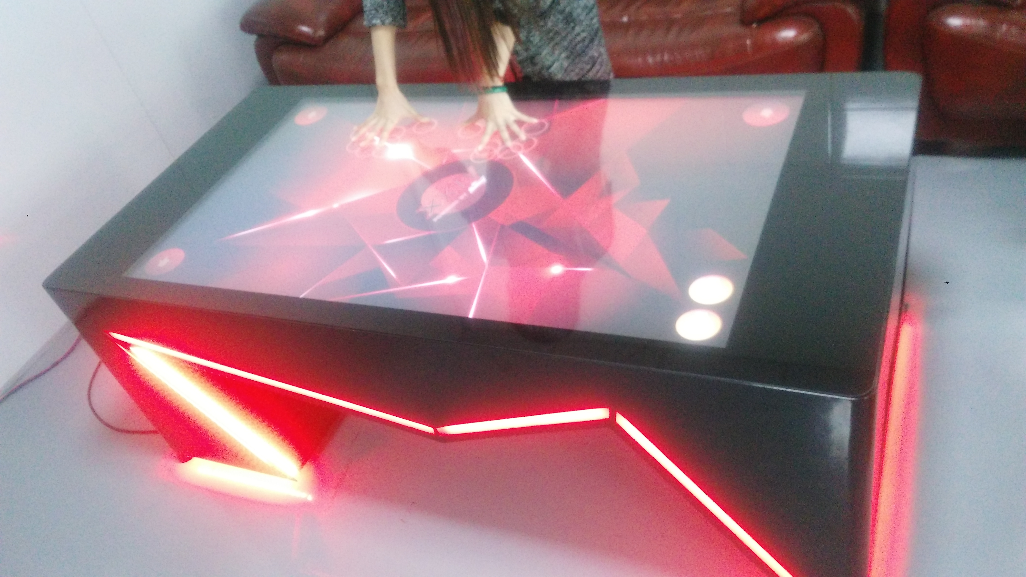 43寸多點(diǎn)觸控茶幾式電容觸摸屏