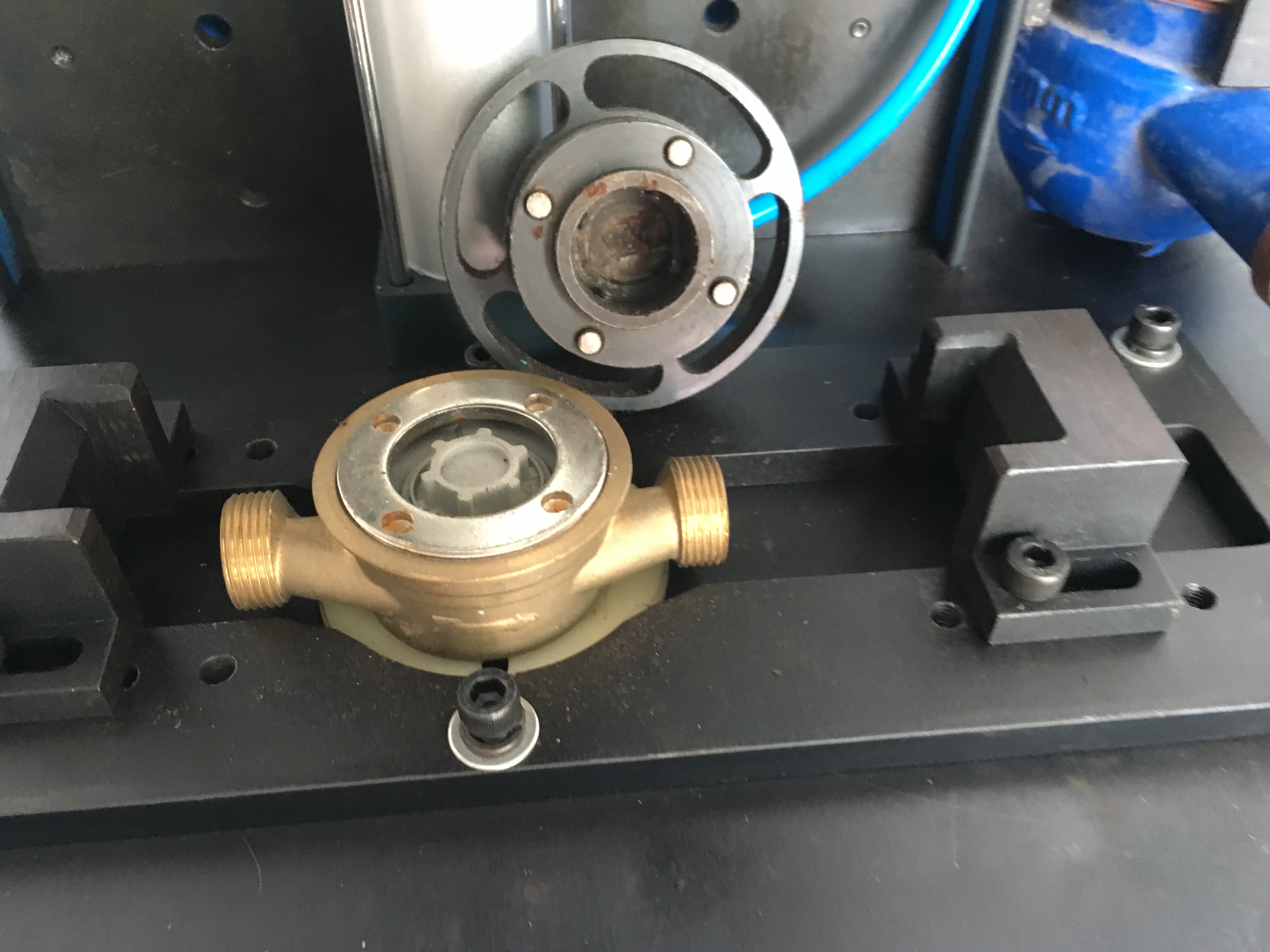 浙江水表表罩打緊裝置定制@哪家好@批發(fā)@生產(chǎn)商 山東水表表罩打緊裝置定制