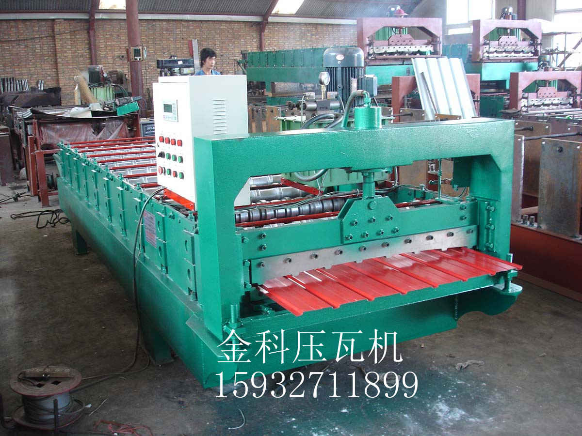 金科現(xiàn)貨供應(yīng)910型彩鋼壓瓦機(jī)