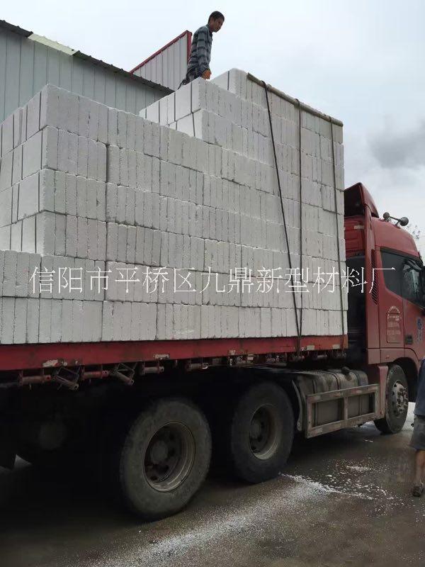 信陽廠家直銷憎水型水泥基珍珠巖保溫板