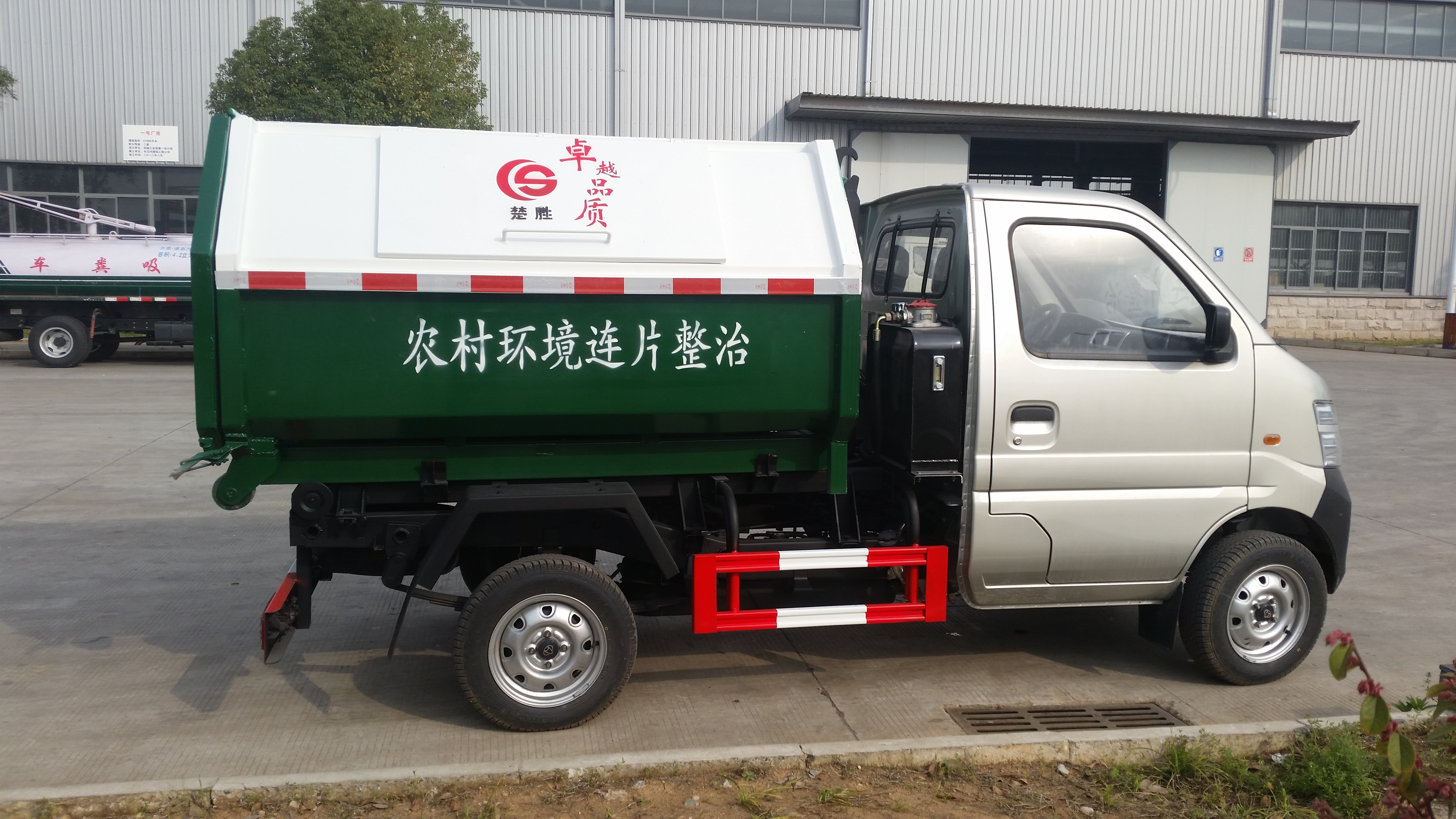 廈工楚勝生產(chǎn)長安車廂可卸式垃圾車