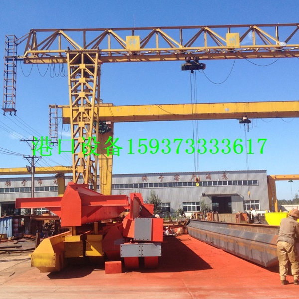 河南起重設(shè)備供應(yīng)輪胎式集裝箱門式起重機(jī)