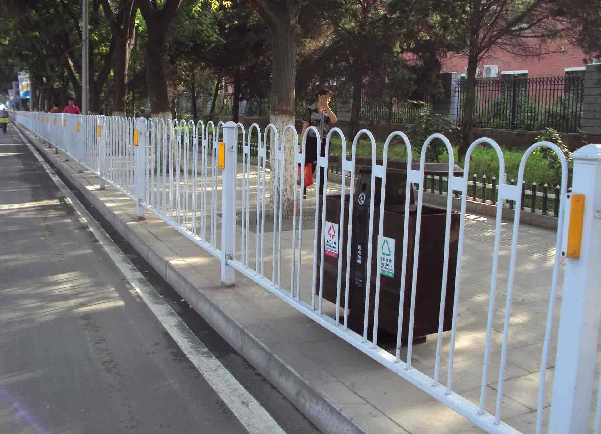 市區(qū)道路護欄 市政道路護欄廠家 京式道路護欄報價 京式道路護欄供
