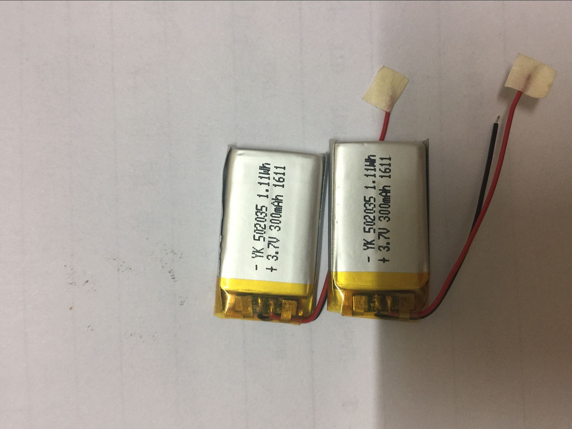 供應(yīng)藍(lán)牙耳機(jī)用3.7V300mAH602030聚合物鋰電池
