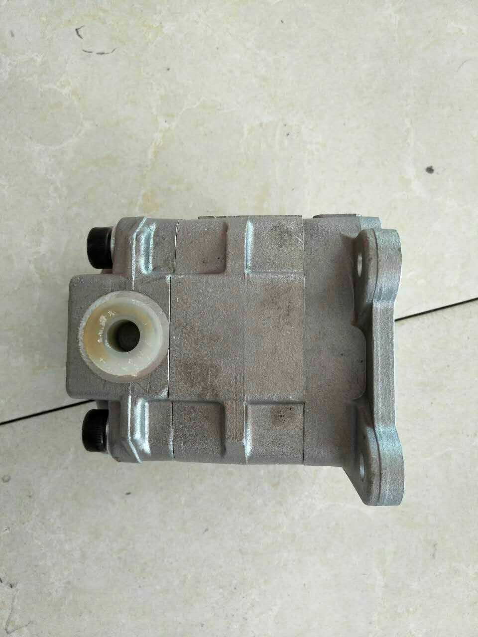 供應(yīng)小松挖掘機(jī)液壓泵零配件批發(fā) 小松40MR-2先導(dǎo)齒輪泵廠家批