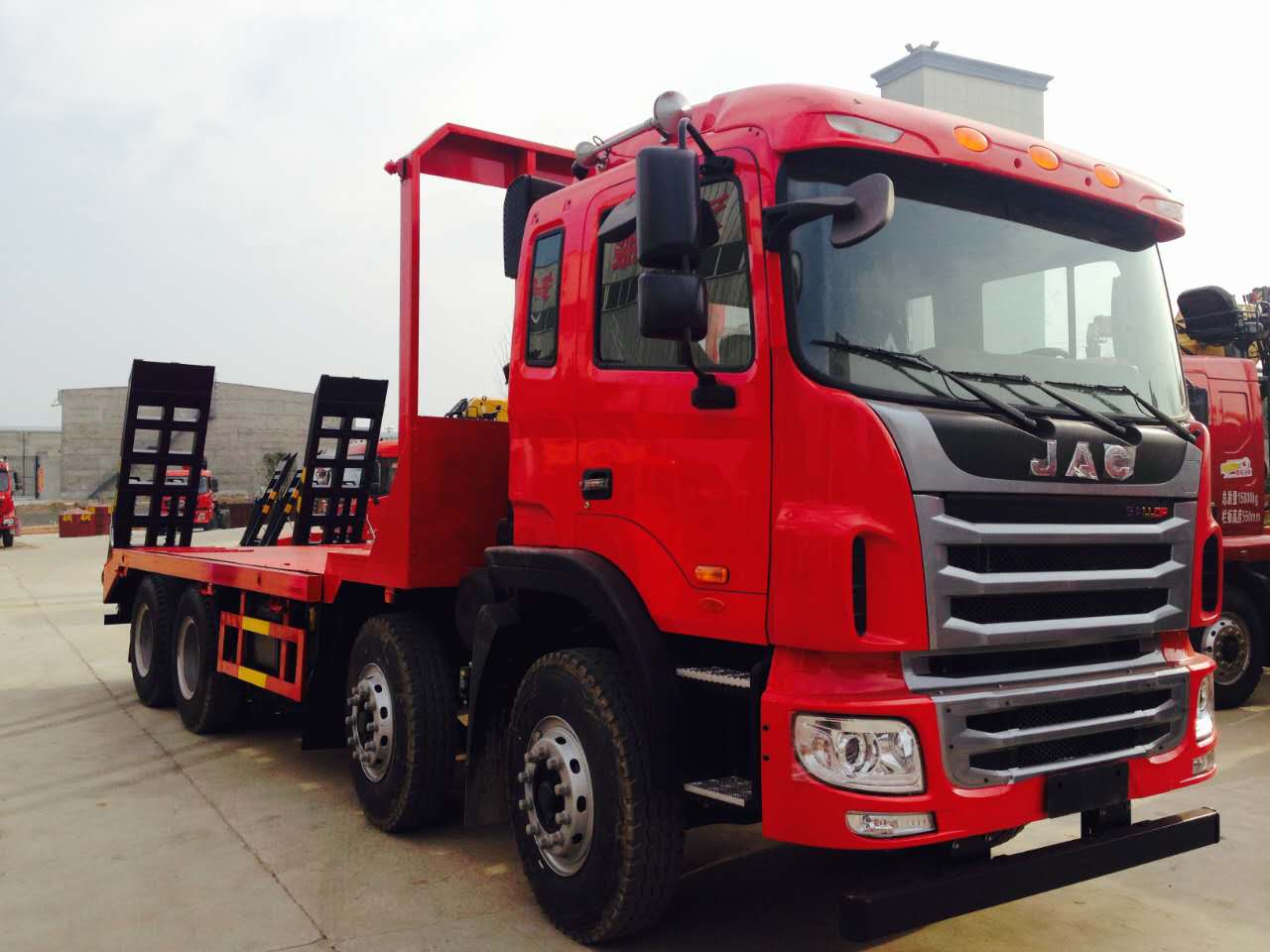 云南挖機(jī)平板車廠家電話15572208640