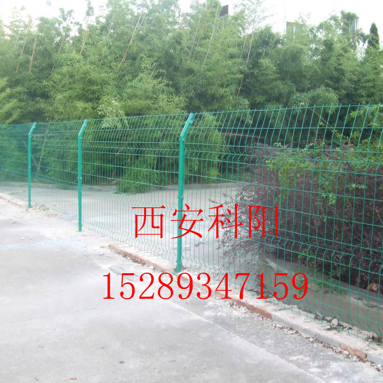 大量供應綠色1.8*3米機場防爬網(wǎng)現(xiàn)貨 雙邊絲護欄網(wǎng) 帶邊框護欄網(wǎng) 西安熱銷雙邊絲護欄網(wǎng)帶邊框護欄網(wǎng)