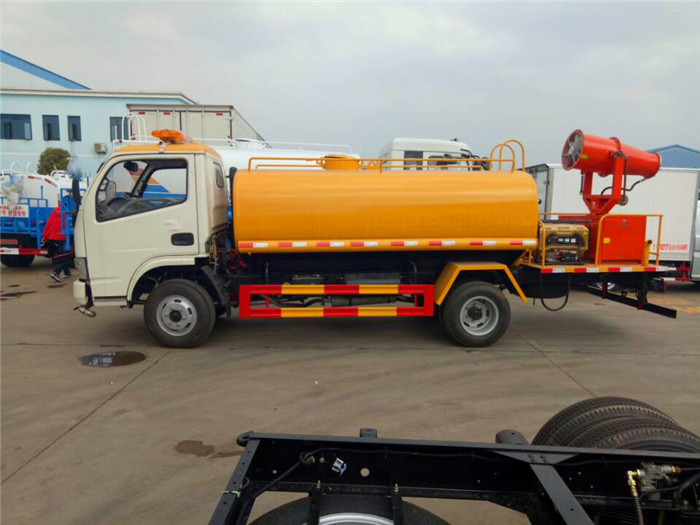 壓塵灑水車(chē)廠(chǎng)家在哪