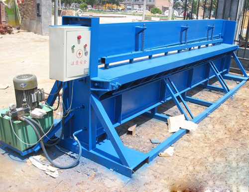 隔熱夾芯復(fù)合機(jī)生產(chǎn)線