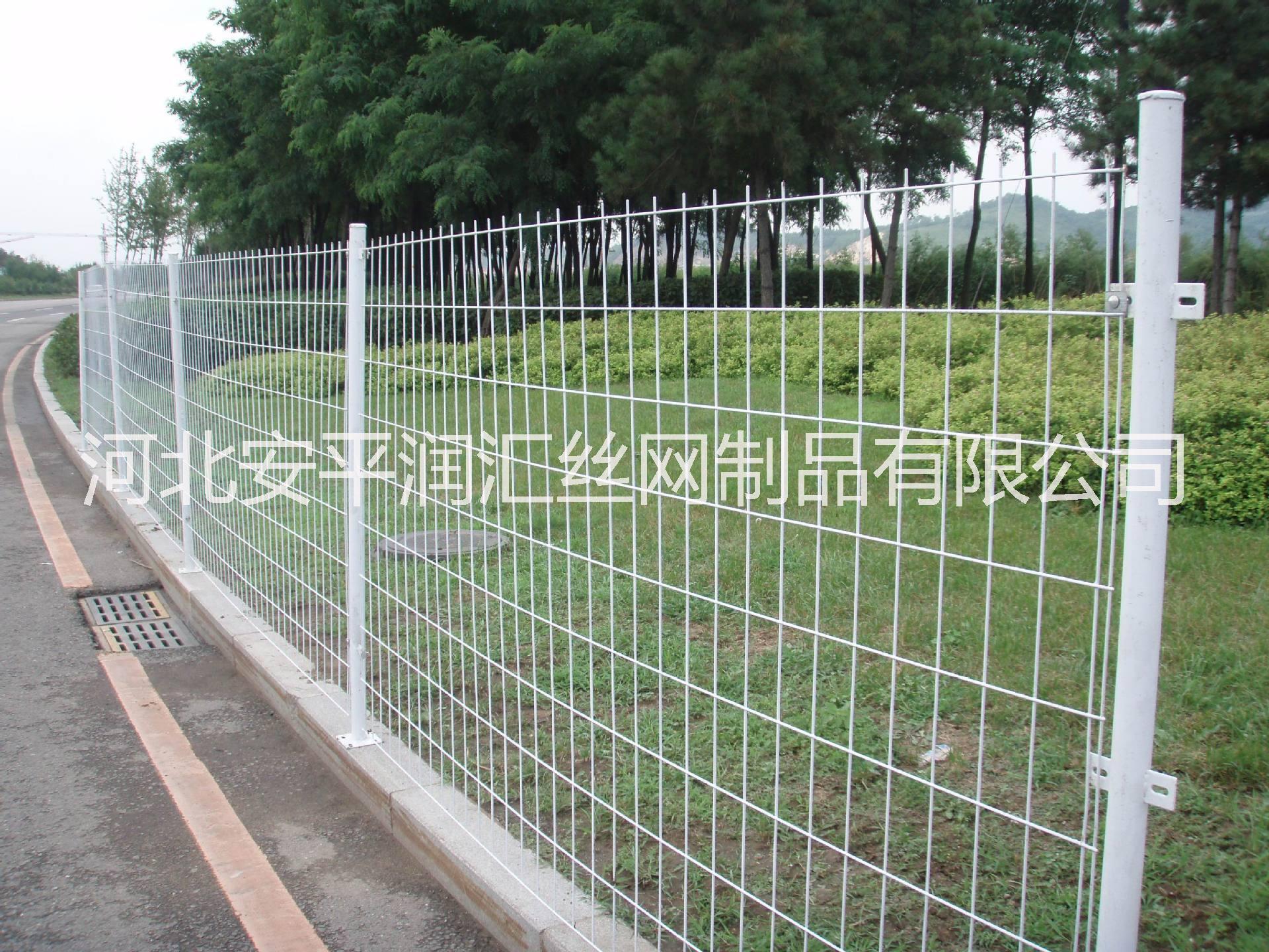 公路護(hù)欄網(wǎng)、浸塑護(hù)欄網(wǎng)廠家批發(fā)，綠色防護(hù)網(wǎng)采購