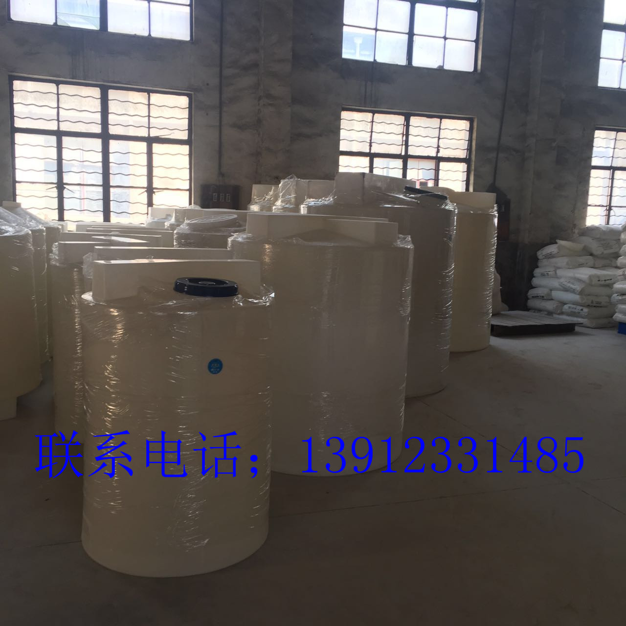 南京 廠家直銷  500L加藥箱 PE儲(chǔ)罐  自動(dòng)加藥裝置
