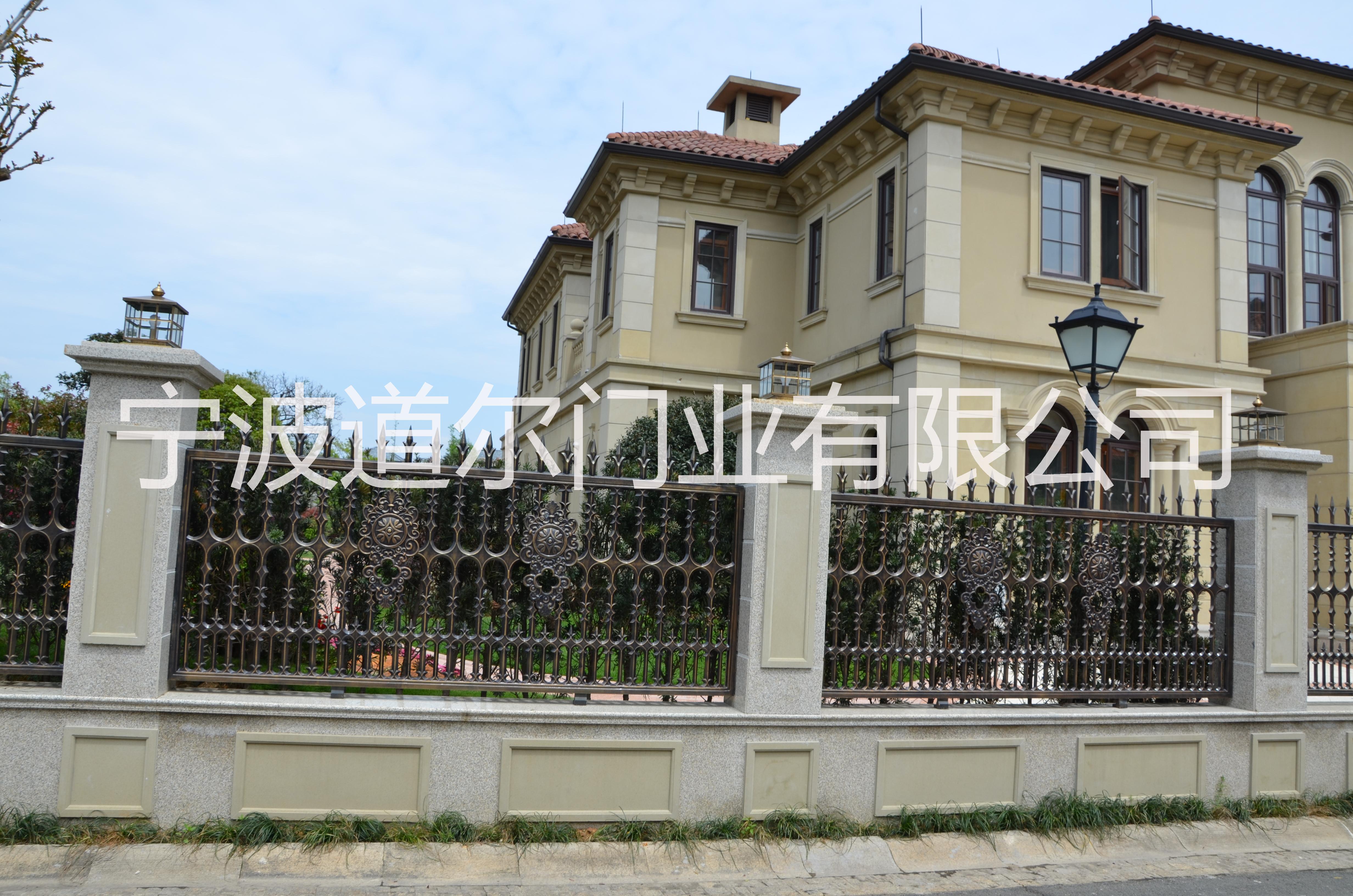 鋁藝別墅庭院門(mén)欄報(bào)價(jià)廠家 寧波鑄鋁圍欄報(bào)價(jià)廠家